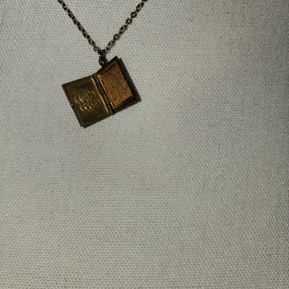 Book locket - Picture 4 of 6